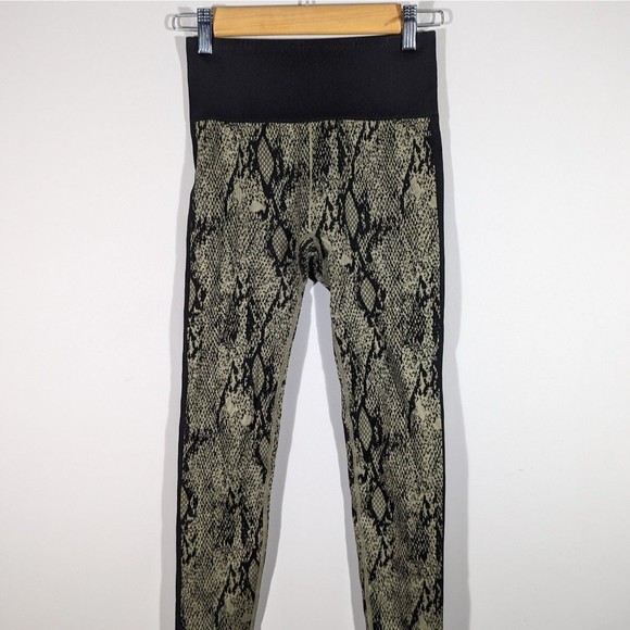 Fabletics High-Waisted Seamless Snakeskin Print Leggings Women's Size S - Picture 2 of 6